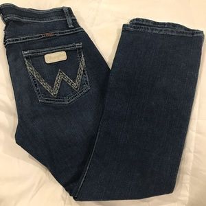 Size (9/10 x 30”) Wrangler Q-Baby Women’s Jeans